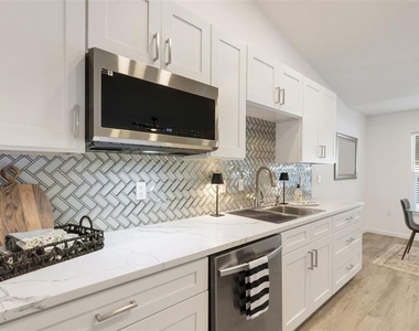 606 Marcus Street - Photo Thumbnail 7