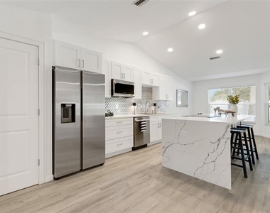 606 Marcus Street - Photo Thumbnail 4
