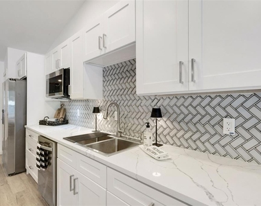 606 Marcus Street - Photo Thumbnail 10