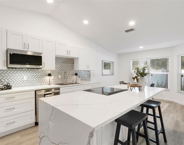 606 Marcus Street - Photo Thumbnail 6