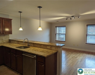 128 W 4th Street - Photo Thumbnail 2
