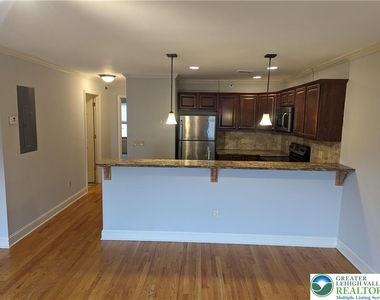128 W 4th Street - Photo Thumbnail 4