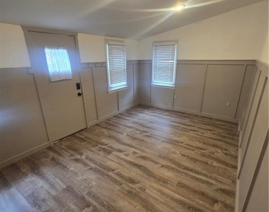 3129 Moravian Avenue - Photo Thumbnail 8
