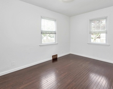 124 Minturn Place - Photo Thumbnail 10