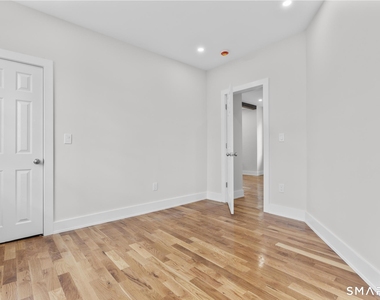 54 Plaza Avenue - Photo Thumbnail 8