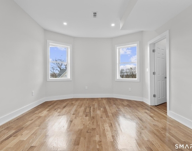 54 Plaza Avenue - Photo Thumbnail 3