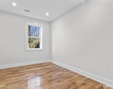 54 Plaza Avenue - Photo Thumbnail 16
