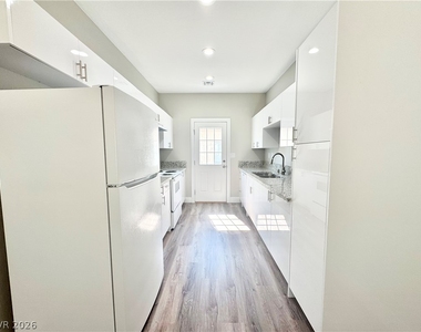 1401 Ogallala Street - Photo Thumbnail 4