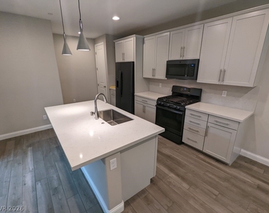 11657 Bearpaw Meadow Avenue - Photo Thumbnail 4
