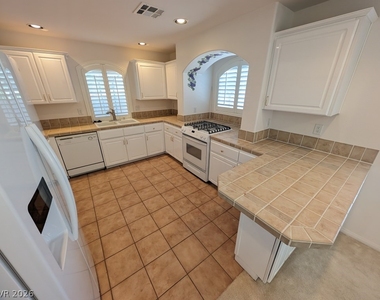 10900 Royal Highlands Street - Photo Thumbnail 8