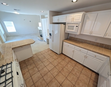 10900 Royal Highlands Street - Photo Thumbnail 9