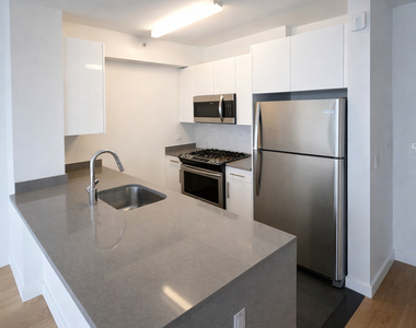 West 57th Street - Photo Thumbnail 3