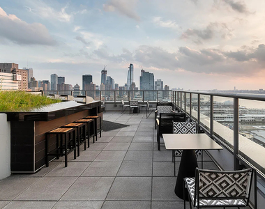 West 57th Street - Photo Thumbnail 6