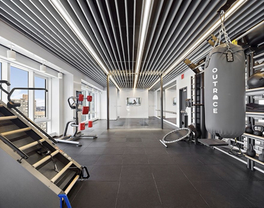 555 West 38th Street - Photo Thumbnail 3