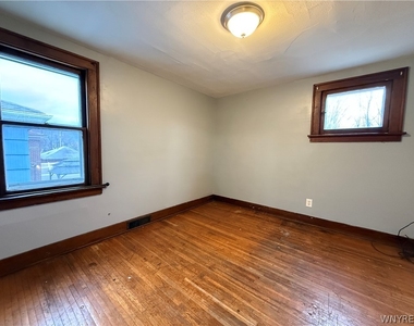 110 Gerald Avenue - Photo Thumbnail 6