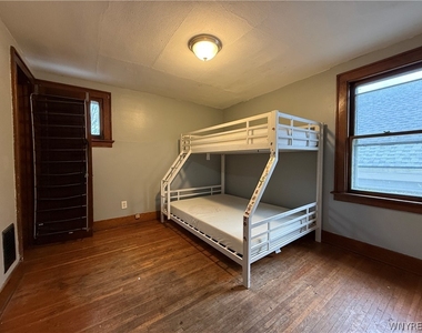 110 Gerald Avenue - Photo Thumbnail 10
