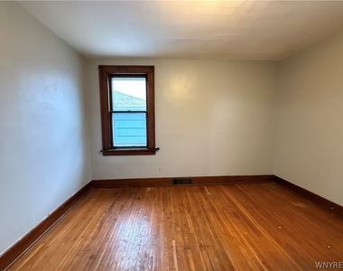 110 Gerald Avenue - Photo Thumbnail 7