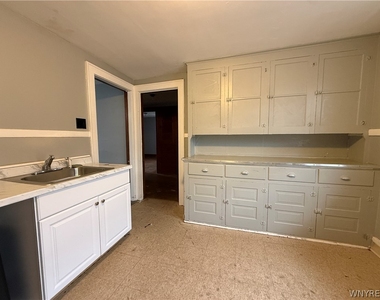 110 Gerald Avenue - Photo Thumbnail 4