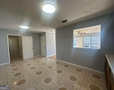 471 Eagles Crossing Circle - Photo Thumbnail 4
