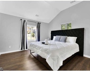 3162 Oakdale Road - Photo Thumbnail 21