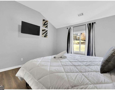 3162 Oakdale Road - Photo Thumbnail 18