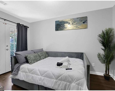 3162 Oakdale Road - Photo Thumbnail 20