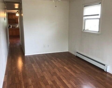 702 Edmunds Avenue - Photo Thumbnail 5