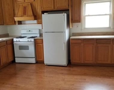 702 Edmunds Avenue - Photo Thumbnail 1