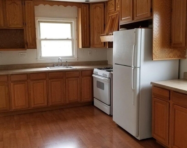 702 Edmunds Avenue - Photo Thumbnail 3