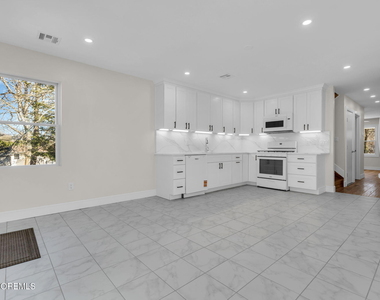 2334 Adams Avenue - Photo Thumbnail 7
