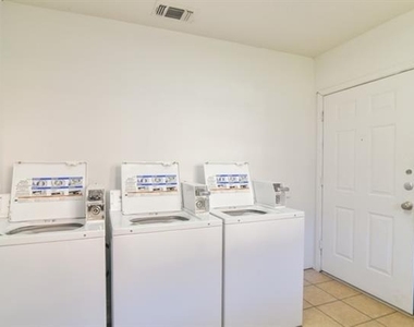 820 Southeast Parkway - Photo Thumbnail 7