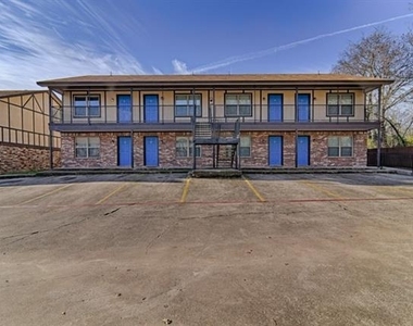 820 Southeast Parkway - Photo Thumbnail 1