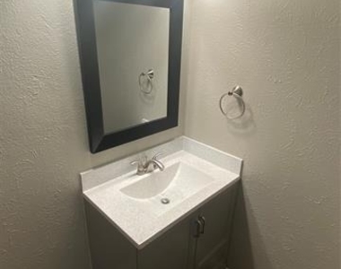 3300 Edgewood Drive - Photo Thumbnail 5