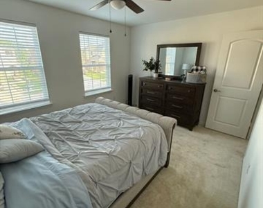 4617 Golden Gate Way - Photo Thumbnail 7