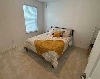 4617 Golden Gate Way - Photo Thumbnail 5
