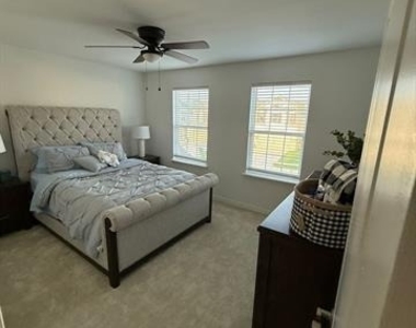 4617 Golden Gate Way - Photo Thumbnail 8