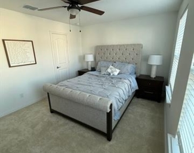 4617 Golden Gate Way - Photo Thumbnail 9