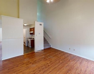 732 Versailles Street - Photo Thumbnail 4