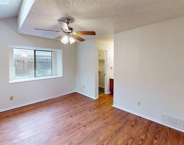 732 Versailles Street - Photo Thumbnail 7