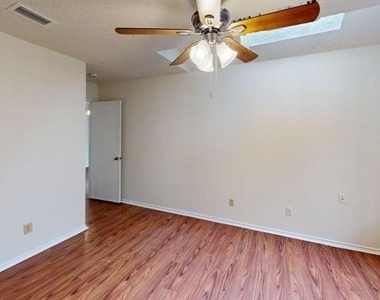 732 Versailles Street - Photo Thumbnail 8