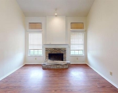 732 Versailles Street - Photo Thumbnail 3