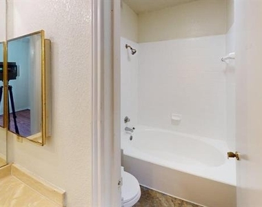 732 Versailles Street - Photo Thumbnail 13