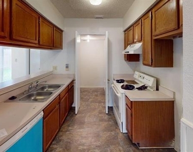 732 Versailles Street - Photo Thumbnail 2