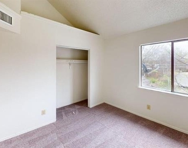 732 Versailles Street - Photo Thumbnail 9