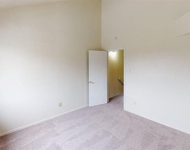 732 Versailles Street - Photo Thumbnail 12