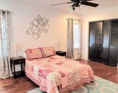 1403 S Donnybrook Avenue - Photo Thumbnail 10