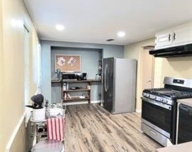 1403 S Donnybrook Avenue - Photo Thumbnail 4