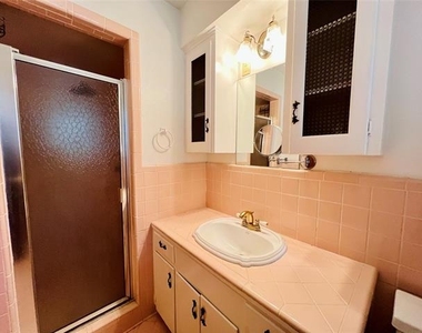 8715 Labron Avenue - Photo Thumbnail 17