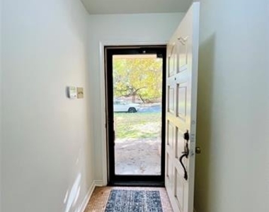 8715 Labron Avenue - Photo Thumbnail 3