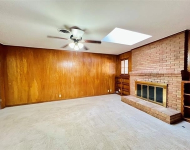 8715 Labron Avenue - Photo Thumbnail 9
